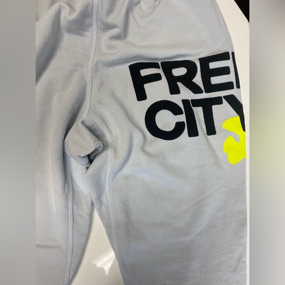 Freecity light gray capri pants - Picture 4 of 5